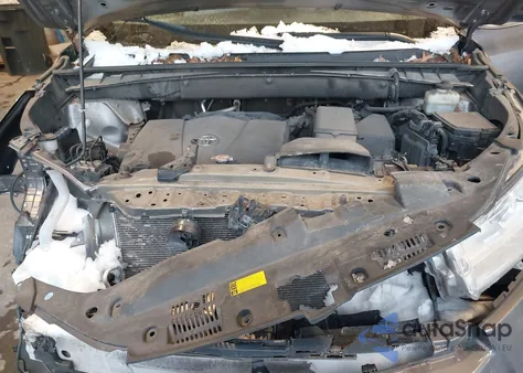 2018 Toyota Highlander Xle z USA, uszkodzony, nr VIN 5TDJZRFHXJS543558